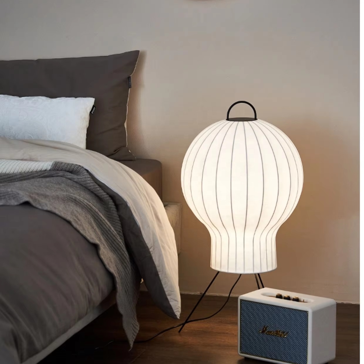 Modern Cream Minimalist Balloon Floor Lamp Simple Design Iron Body E27 Base LED for Living Room Sofa Bedroom Villa Home Decor