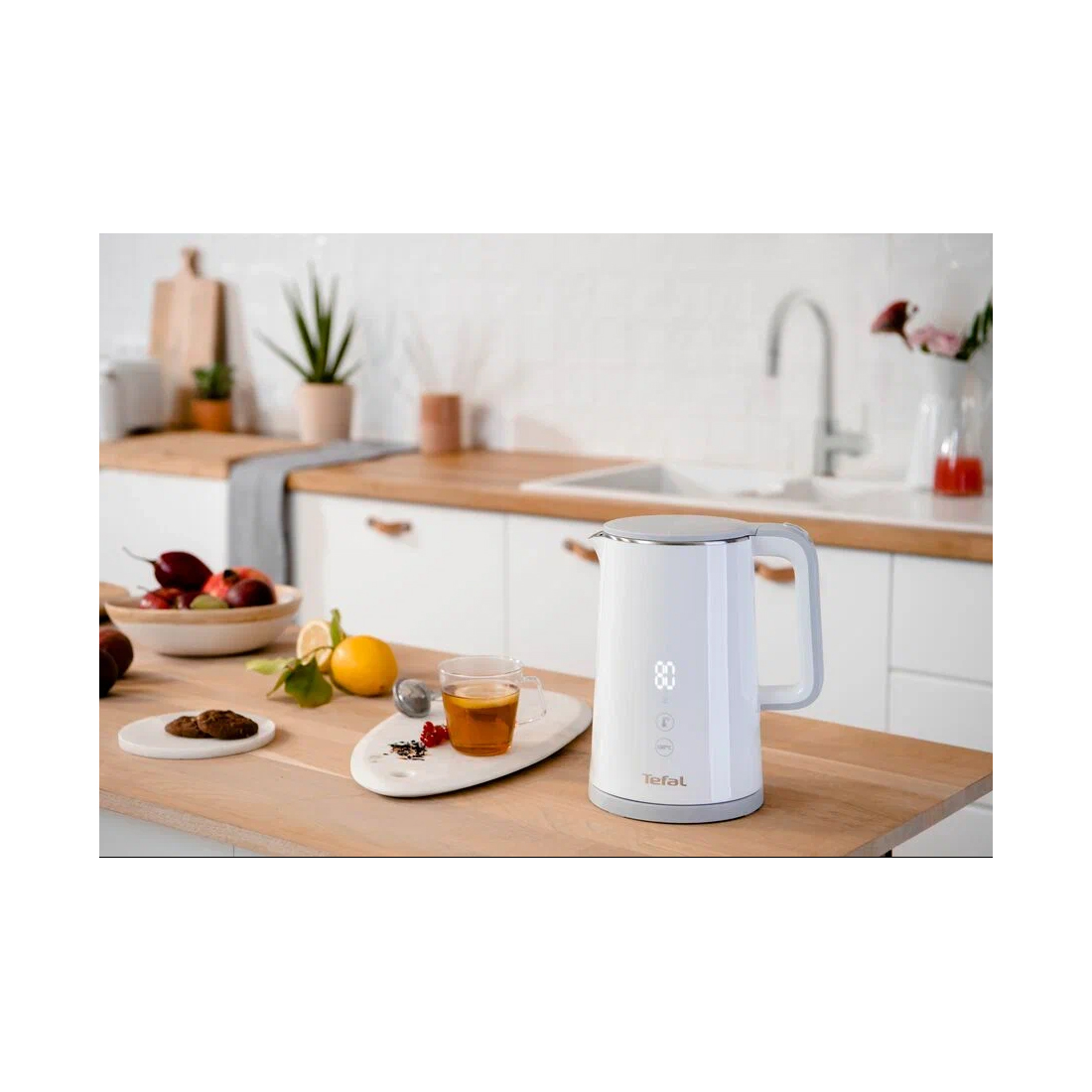 Чайник электрический, Tefal, KO693110, Двойные стенки, Мощность 1800 Вт, Объем 1,5 литра, Внутренняя колба-нержавеющая сталь, Внешние стенки чайника - белый пластик, Фильтр против накипи, Скрытый нагревательный элемент, Электронный дисплей, Втроенный в корпус, 5 режимов температуры, Подогрев 30 мин, Белый