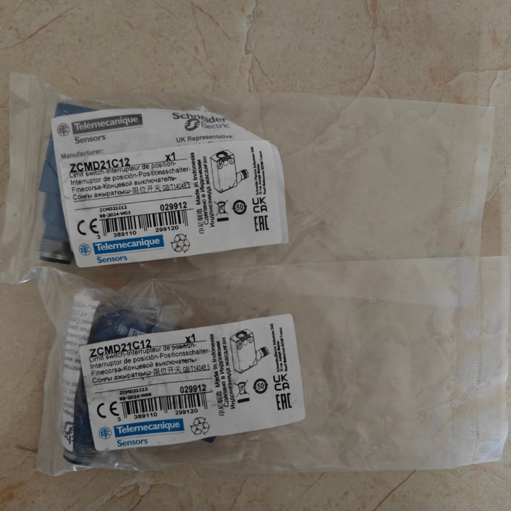 Brand New Original Telemecanique Sensors XCSE5311 Telemecanique Safety Switches XCS Metal XCSE