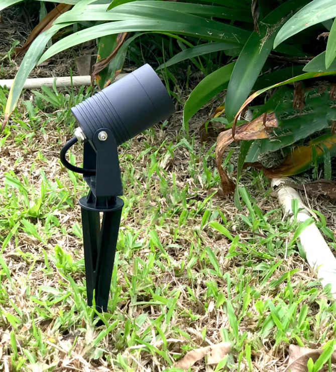 Good Quality 5W 10W 15W Garden LED Spike Light IP65 AC Outdoor Waterproof Landscape Lighting CRI 80 Aluminum Tempered Glass
