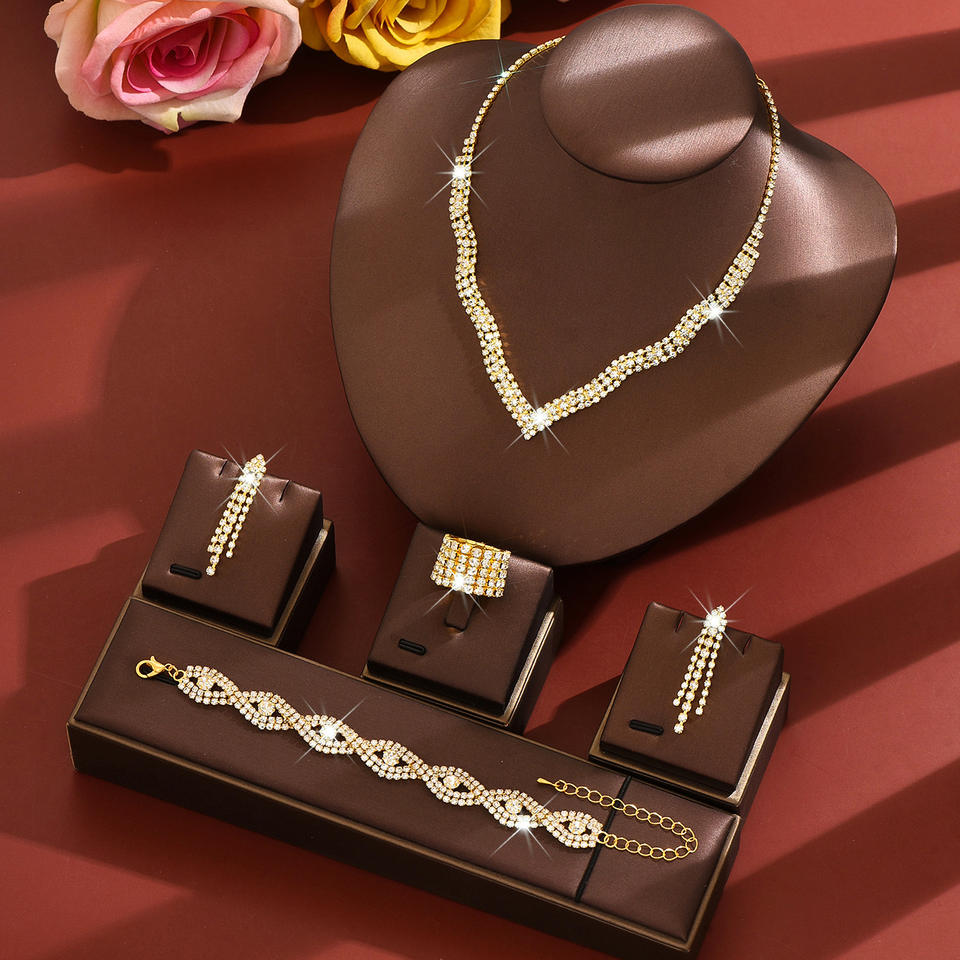 Комплект украшений (Earrings, Ring, Bracelet)