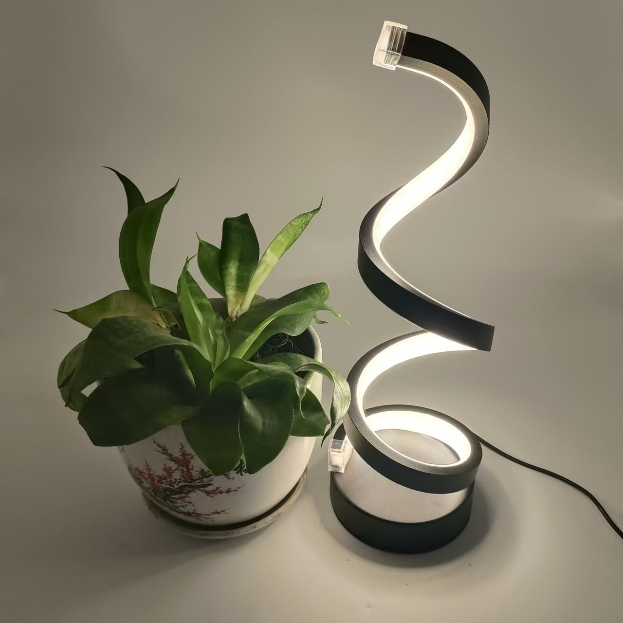 Nordic Modern Spiral LED Table Lamp for Bedroom Minimalist Indoor Lighting Modern Ambient Table Lamp Mesa de Luz Lamparas LED