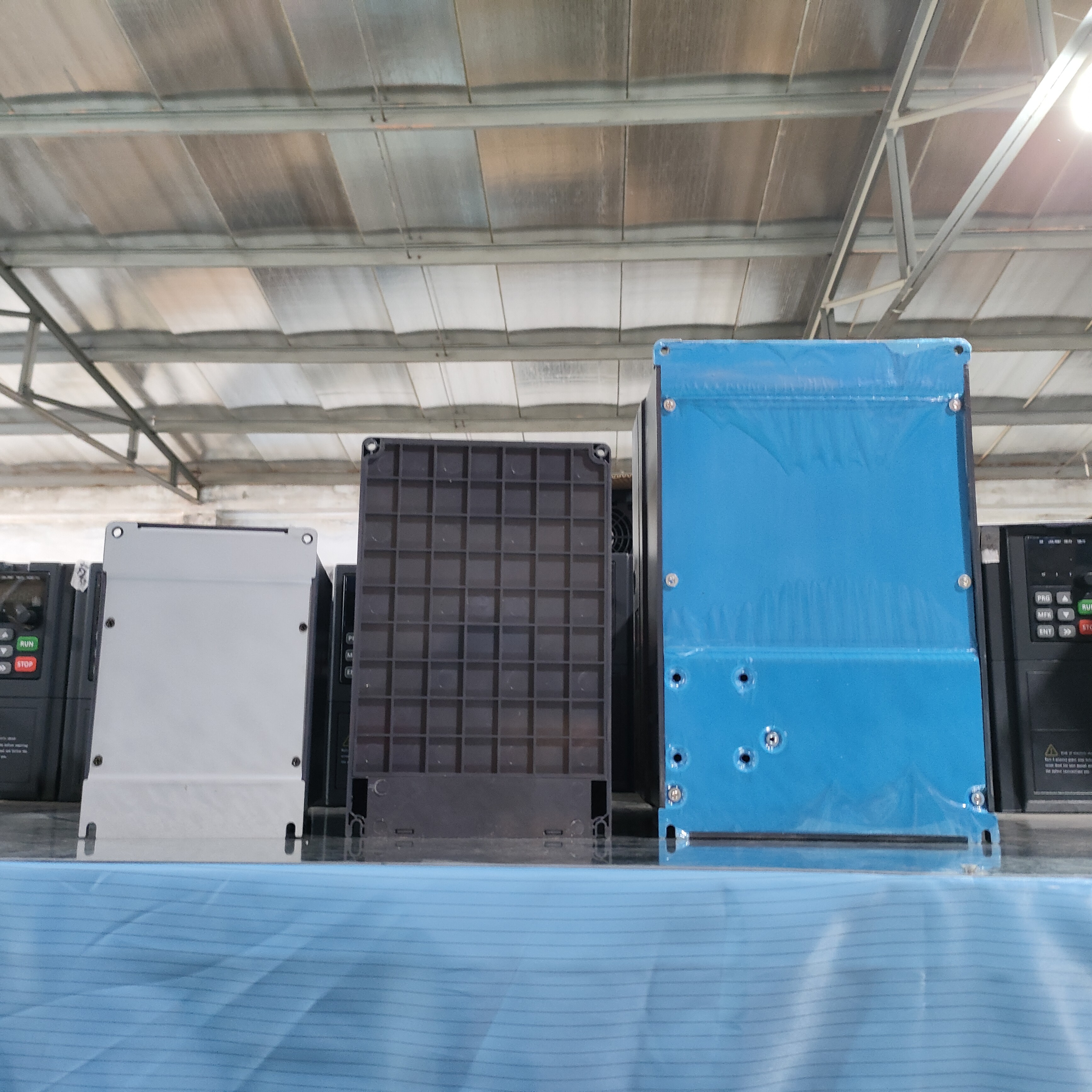 XLY710 4KW/5.5KW/7.5KW 220V-380V Vector Control VFD Frequency Inverter DC to AC Drive Solar Pump MPPT Inverter Irrigation System