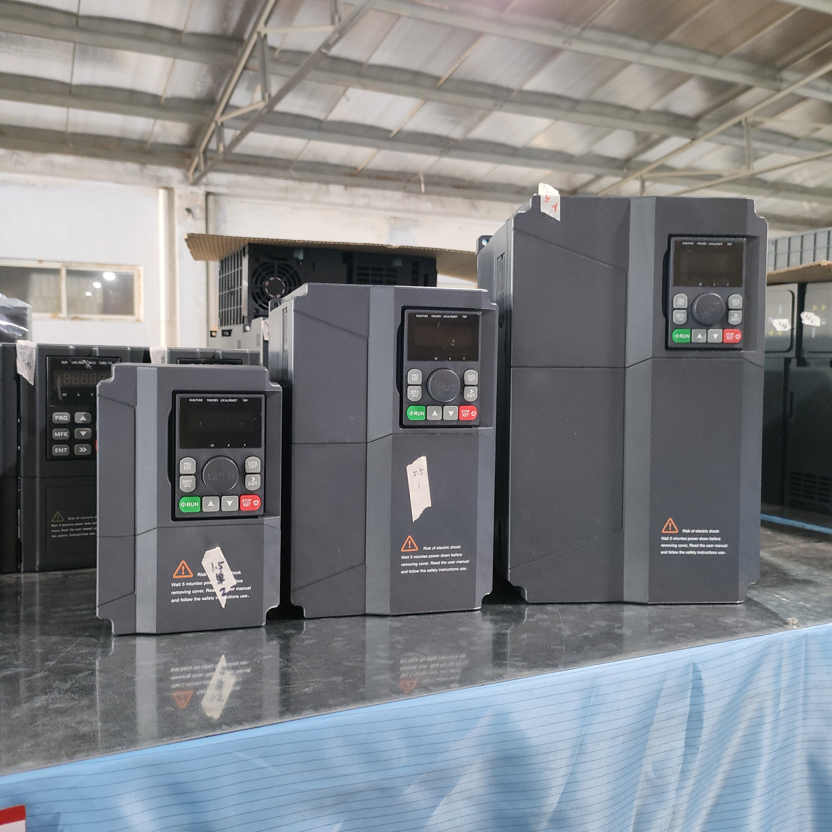 XLY710 4KW/5.5KW/7.5KW 220V-380V Vector Control VFD Frequency Inverter DC to AC Drive Solar Pump MPPT Inverter Irrigation System