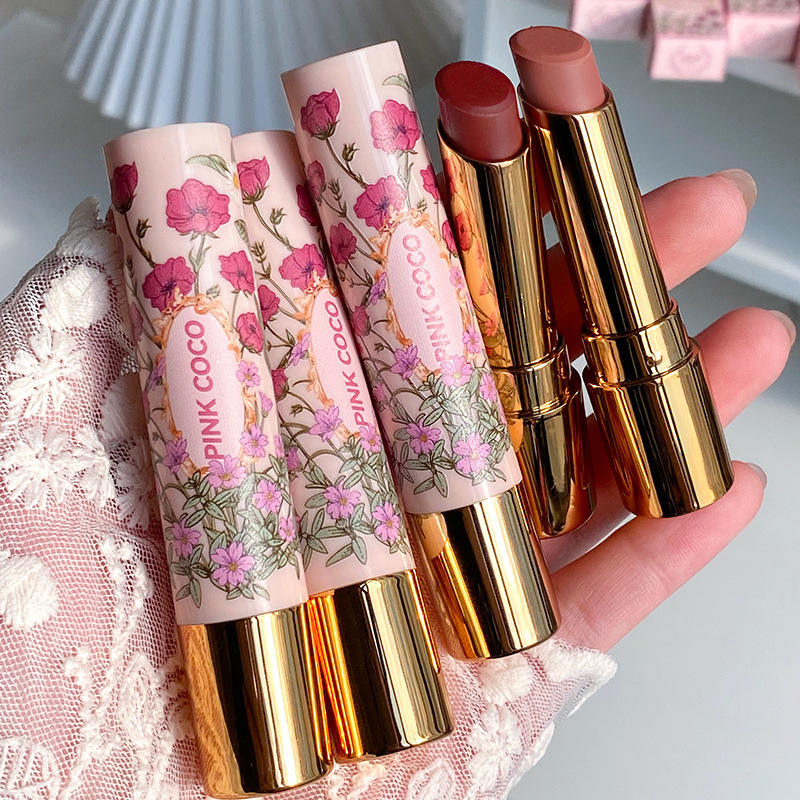 Матовая нюдовая помада Silky Velvet