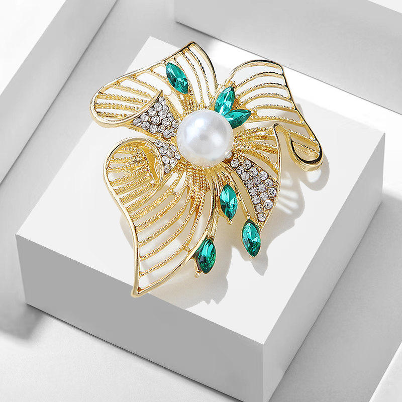 Retro Pin Emerald Pearl Accessories