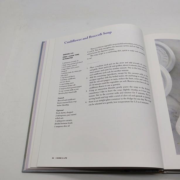 Обложка книги в твердом переплете из картона и офсетной бумаги для печати по каталогу