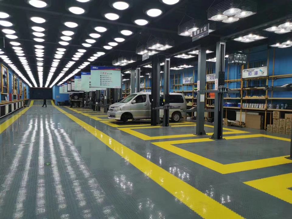 Резиновое и ПВХ-покрытие для гаража Baona