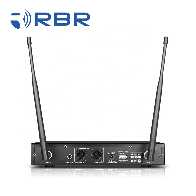 Professional Bm682 UHF Wireless Microphone Cordless Microphone System with Rechargeable Handheld