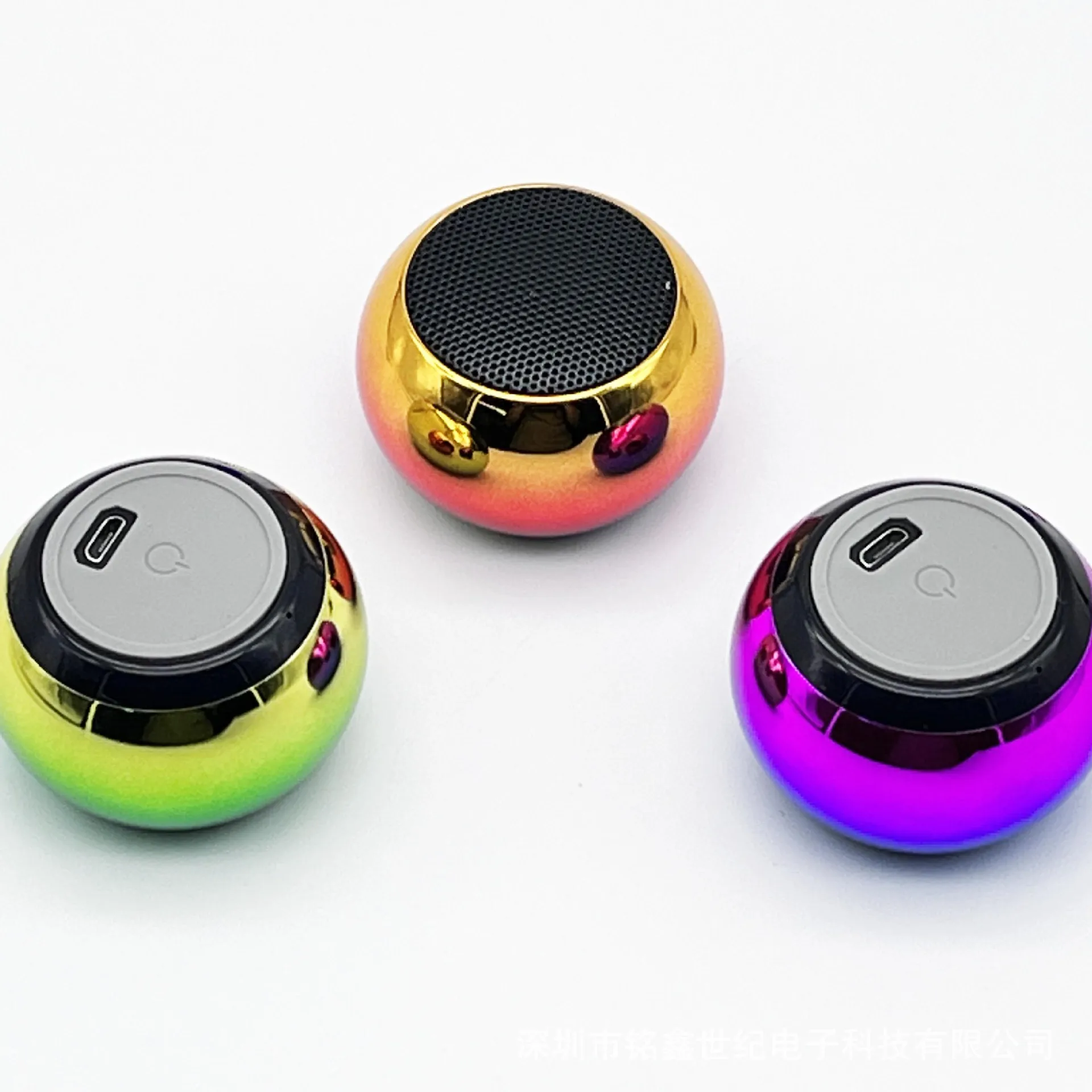Портативная металлическая Bluetooth колонка: беспроводная мини акустика с мощным басом и премиальным дизайном из алюминия