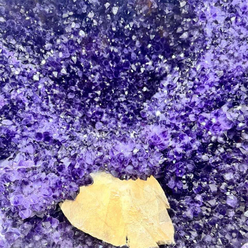 Жеода аметиста (Amethyst Geode)