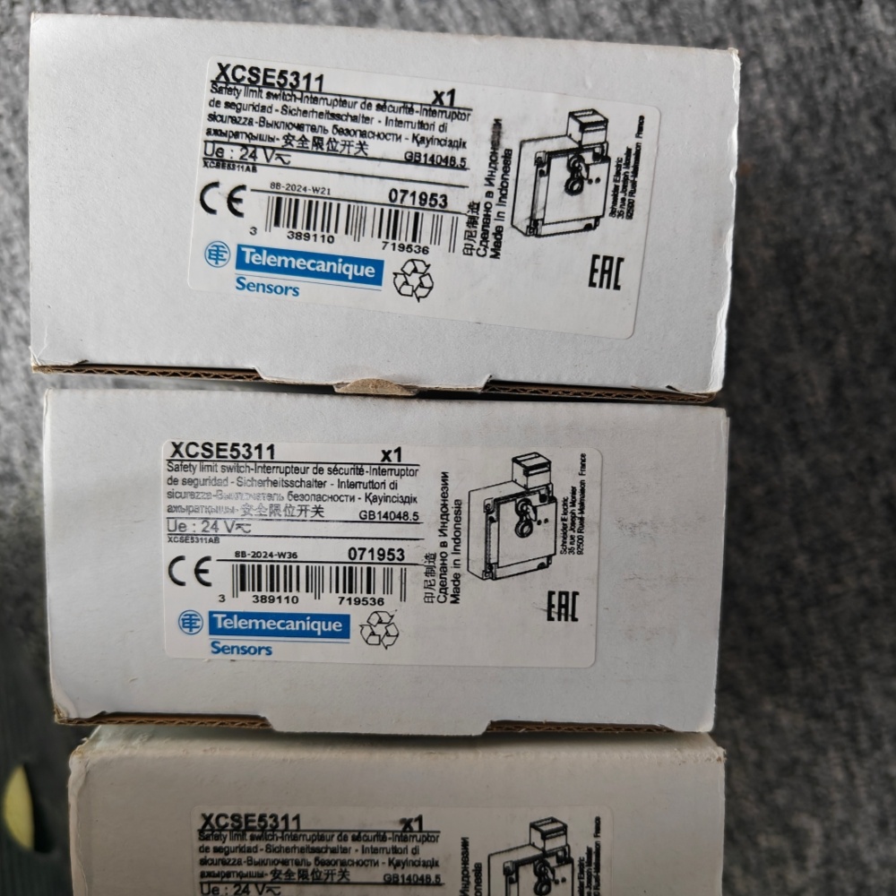 Brand New Original Telemecanique Sensors XCSE5311 Telemecanique Safety Switches XCS Metal XCSE