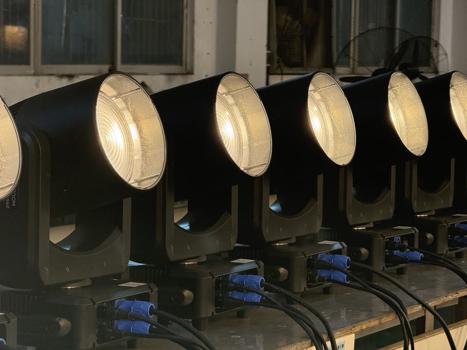 Прожектор студийный COB LED (300 Вт)