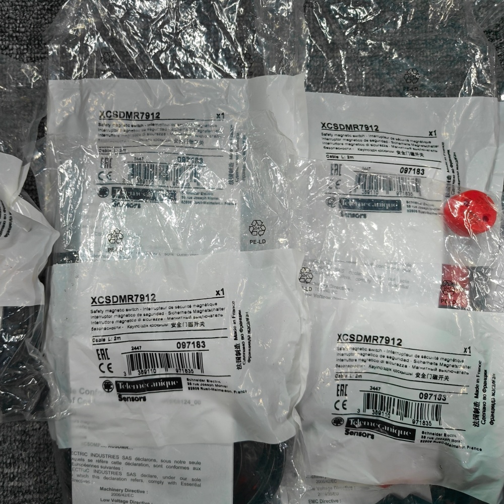 Brand New Original Telemecanique Sensors XCSE5311 Telemecanique Safety Switches XCS Metal XCSE