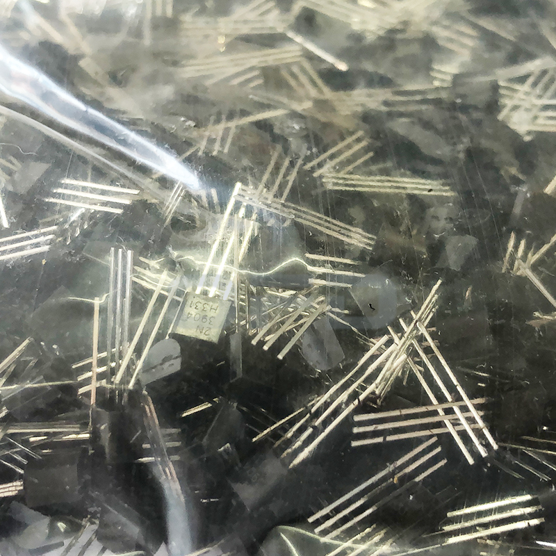 2N3904 TO-92 NPN Transistor Original Electronic Components 40V 300MHz 625mW 200mA 300hFE NPN Transistor 2N3904