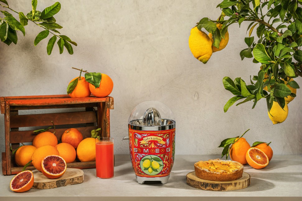 Соковыжималка для цитрусовых Smeg CJF01DGEU
