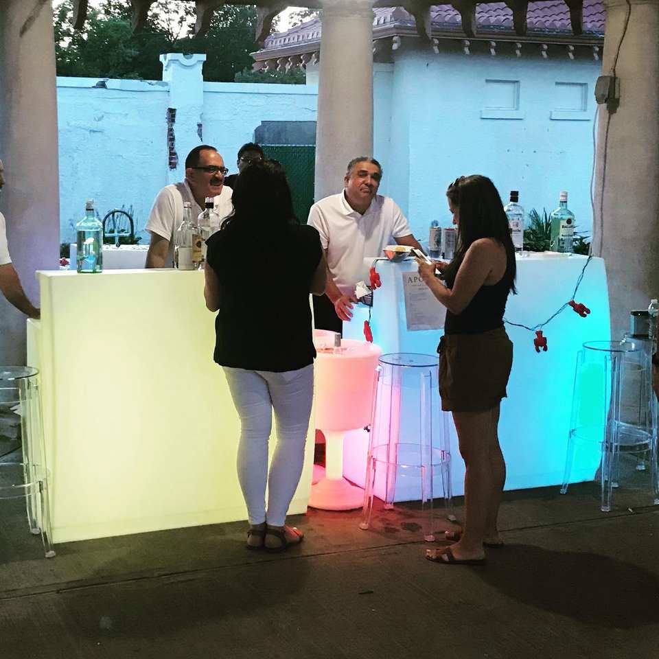 Надувная барная стойка с LED-подсветкой