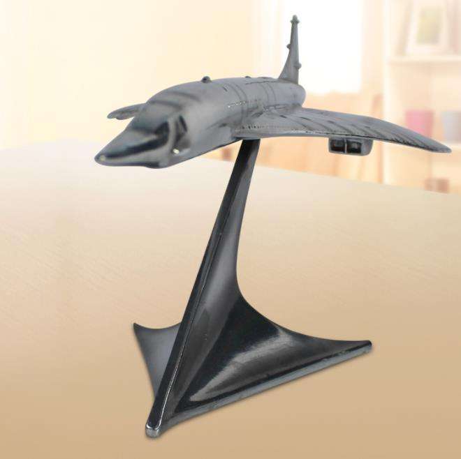 Масштабная модель самолета из смолы