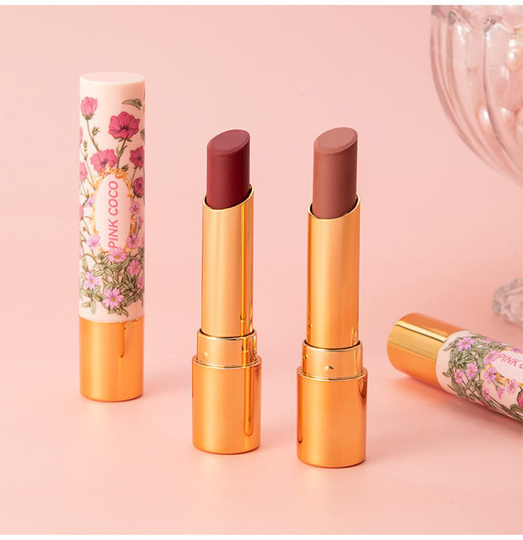 Матовая нюдовая помада Silky Velvet