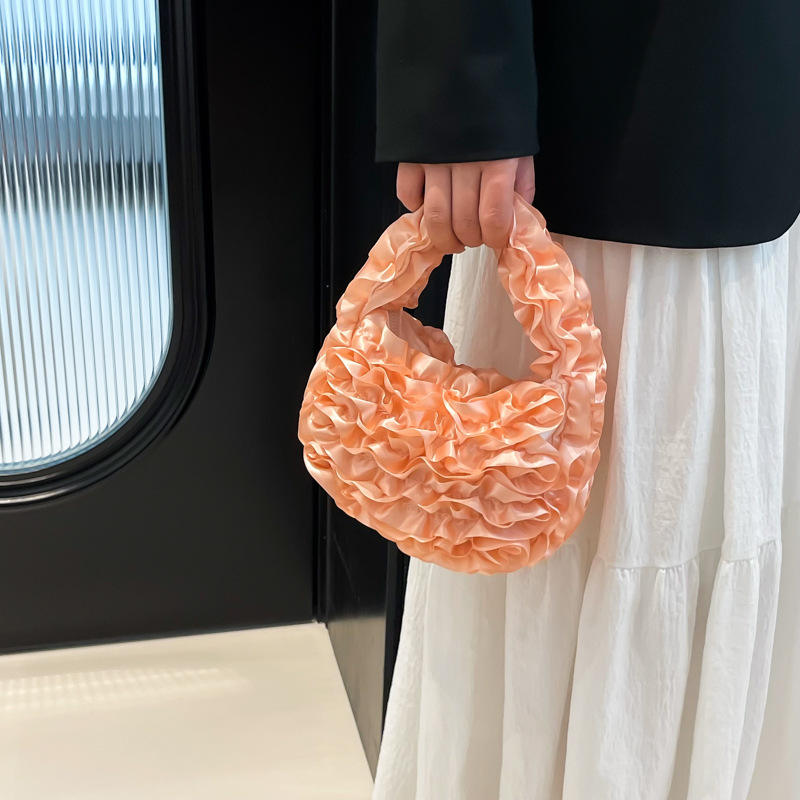 Элегантная вечерняя сумка с цветами (Flower Tote)