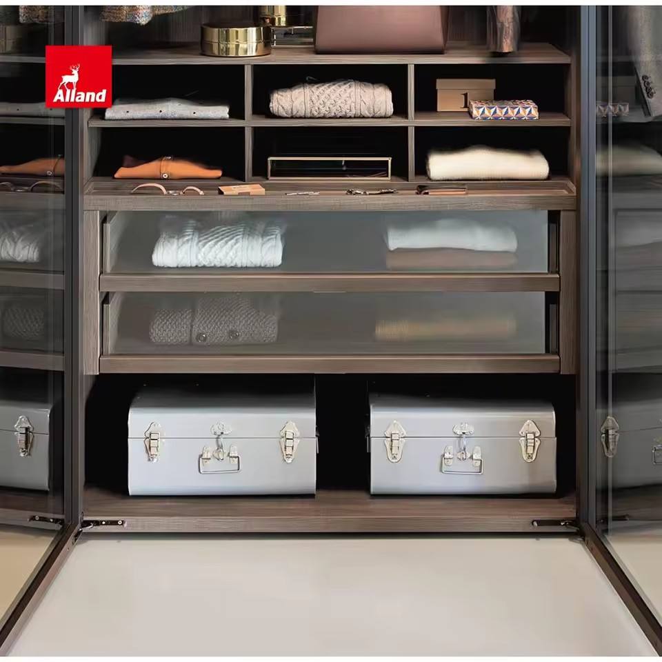 Шкаф-купе в антикварном стиле (Sliding Storage)