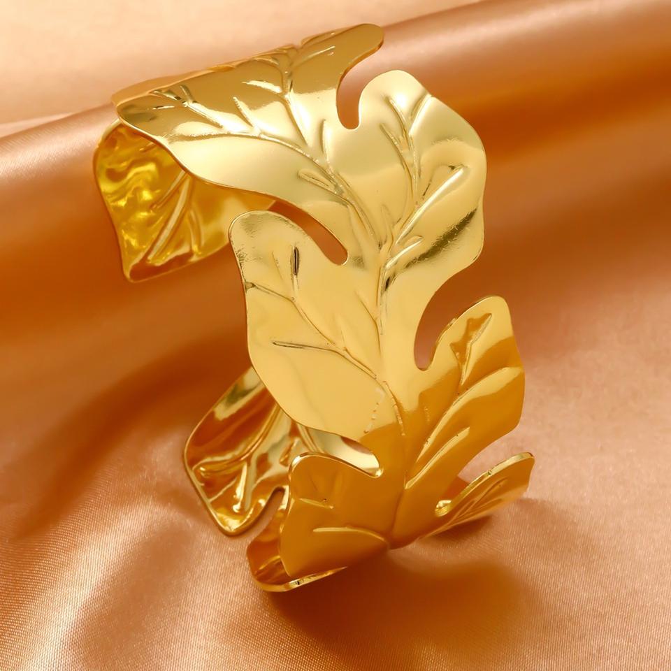 Трендовое женское кольцо с напылением 18K золота
