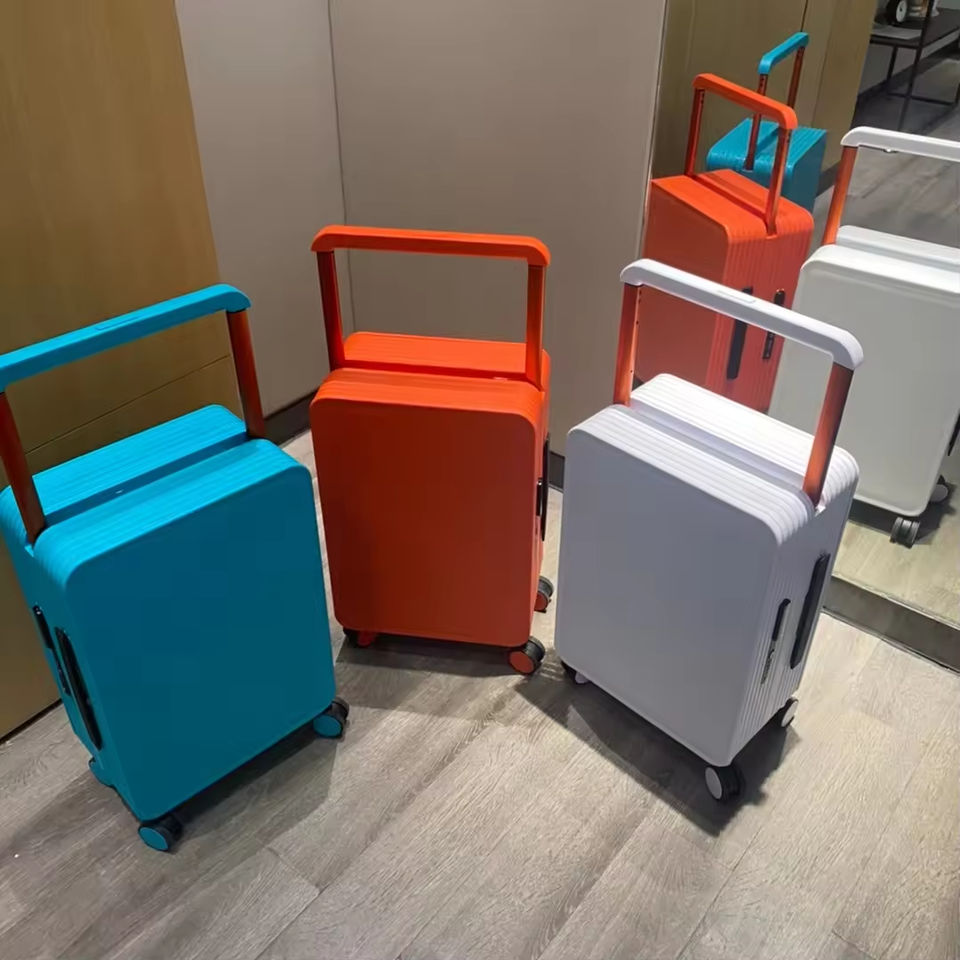Чемодан Carry-on из PC (PC Travel)