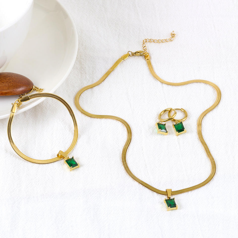 Модное стальное украшение с напылением 18K золота