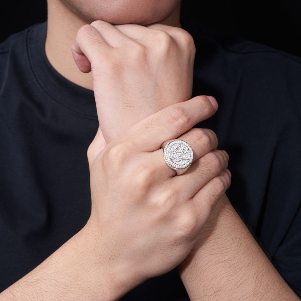 Печатка из серебра с муассанитом (Signet Ring)