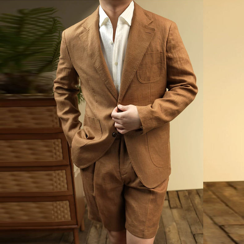 Однобортный приталенный костюм (Single-Breasted Tailored)