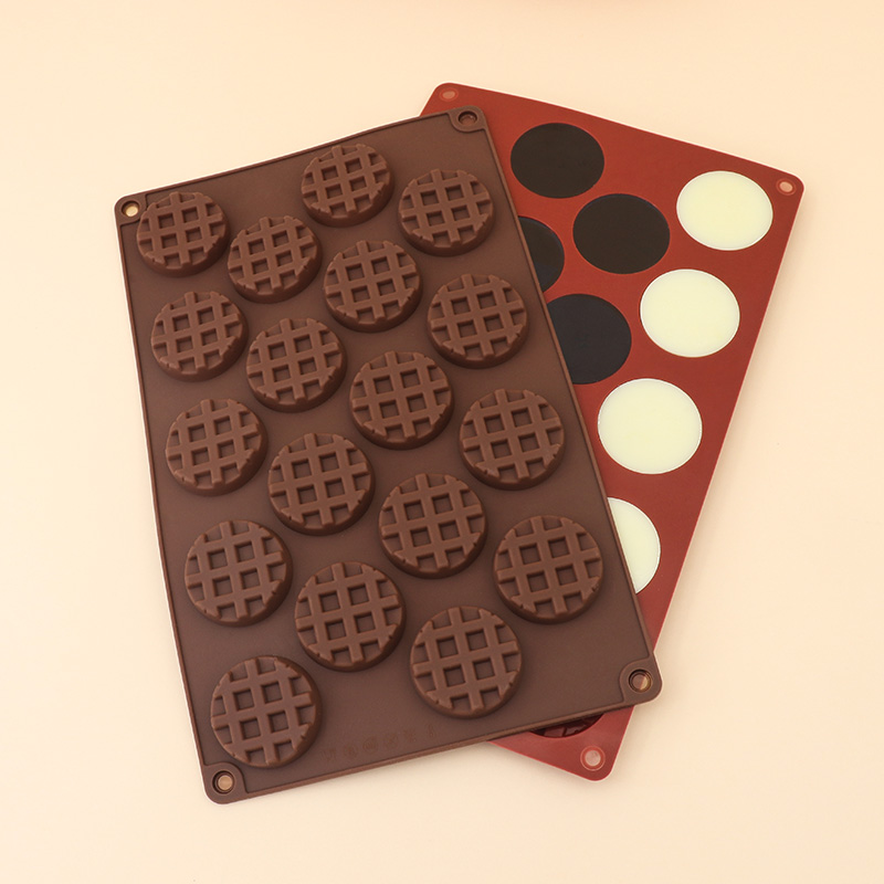Household 18-Grid Eco-Friendly DIY Silicone Mini Waffle Chocolate Mold