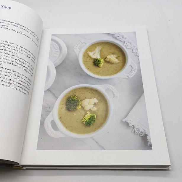 Обложка книги в твердом переплете из картона и офсетной бумаги для печати по каталогу