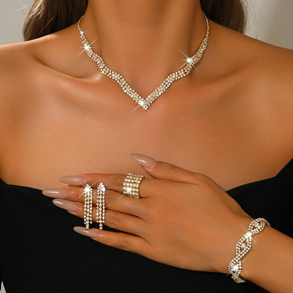 Комплект украшений (Earrings, Ring, Bracelet)