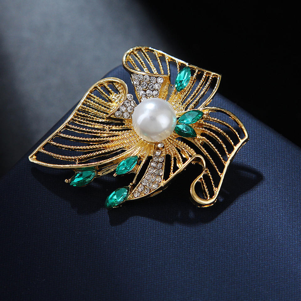Retro Pin Emerald Pearl Accessories